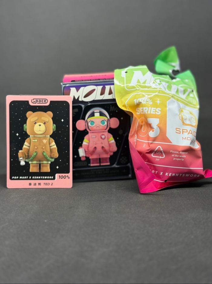 PopMart Mega Space Molly 100% Ted 2 - photo numéro 5