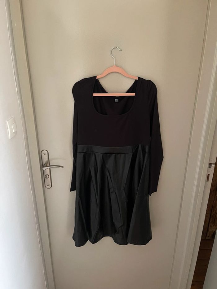 Robe de grossesse Bi-matière Taille M, jamais porté - photo numéro 3