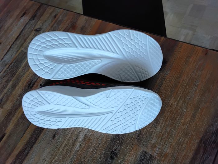 Baskets garçon ou hommme pointure 39,5 - Neuves - photo numéro 3