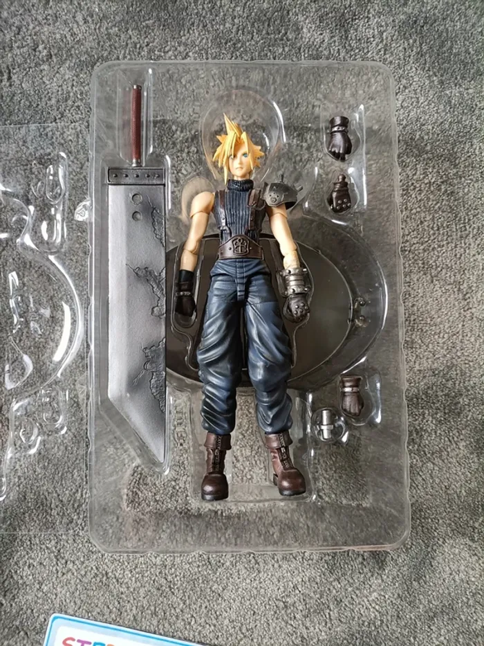 Final fantasy play arts cloud strife - photo numéro 5