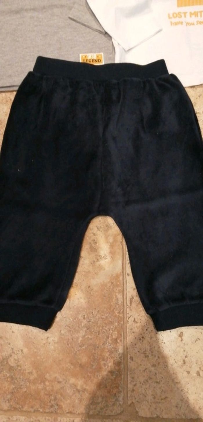 T shirt manches longues et bas de jogging en 18 mois - photo numéro 4