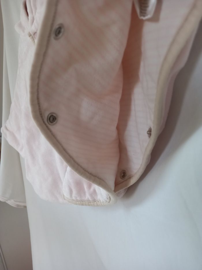 Une cape rose claire toucher velours et 2 doudous - photo numéro 2