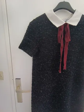 Robe noire à mailles brillants argentés col claudine noeud en velours Zara Taille S En très bon état