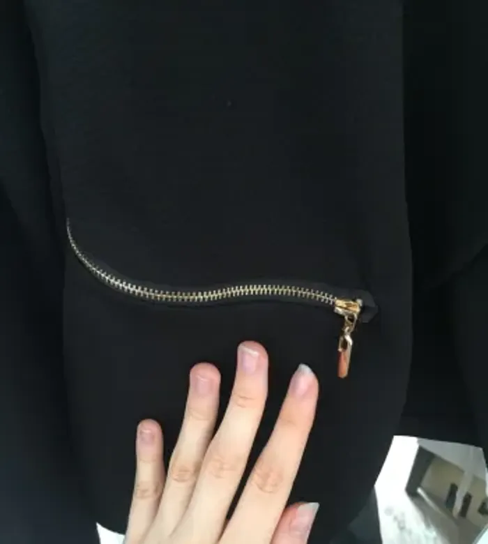 Veste noir avec détaille doré - photo numéro 3