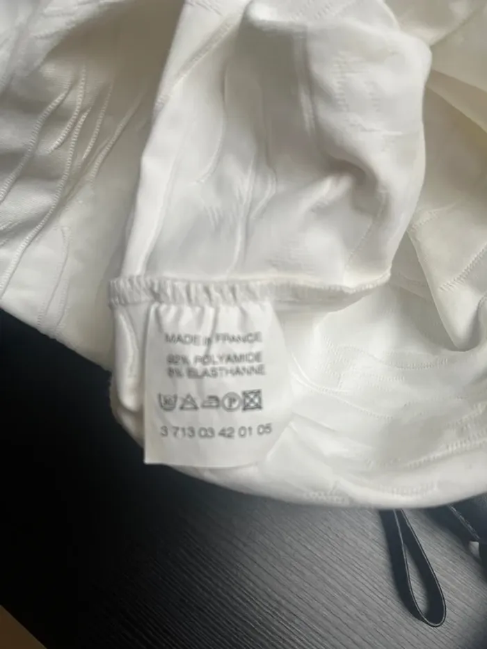 T-shirt blanc affinités Armand Thiery taille 4 - photo numéro 5