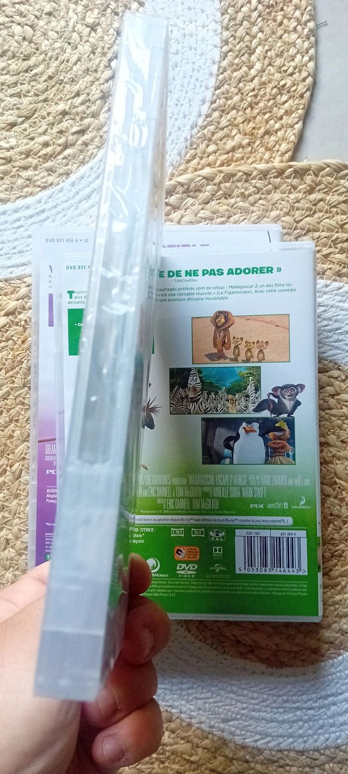 Lot 3 dvd dont un neuf - photo numéro 3