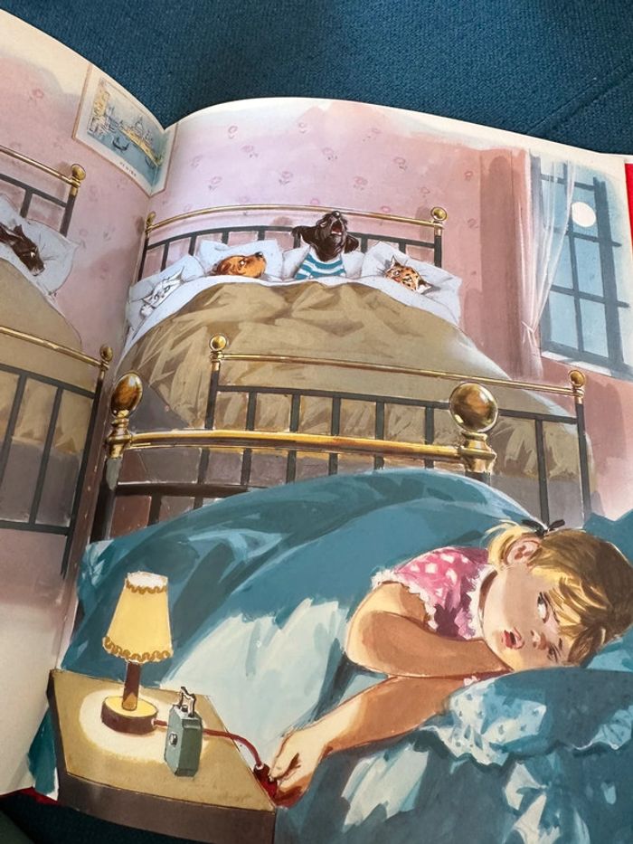 Livre rare Caroline en Russie reliure rouge édition limitée album bd Pierre Probst - photo numéro 4