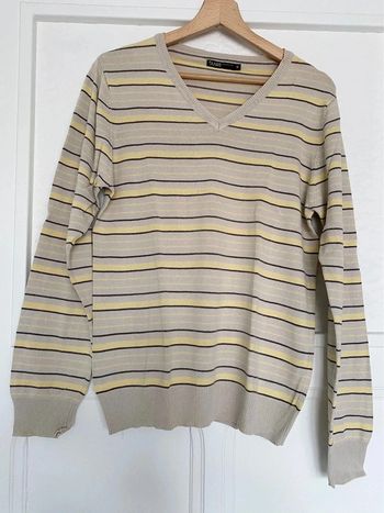 Pull col v rayé à rayures beige noir et jaune