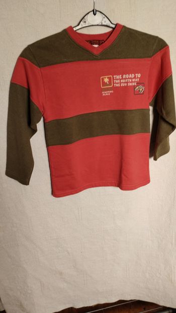 Sweat léger rouge/kaki–8 ans