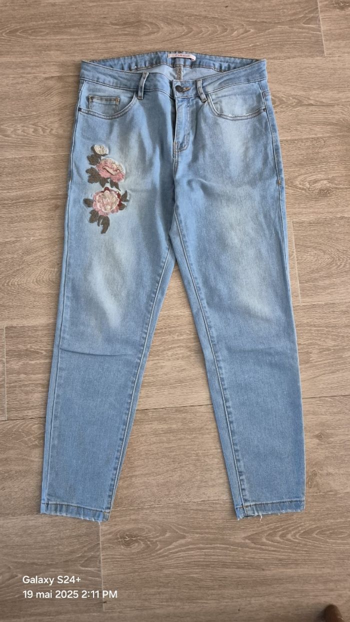 Très belle jeans Camaïeu
taille 38