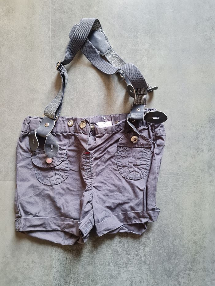 Short avec bretelles taille 12 mois