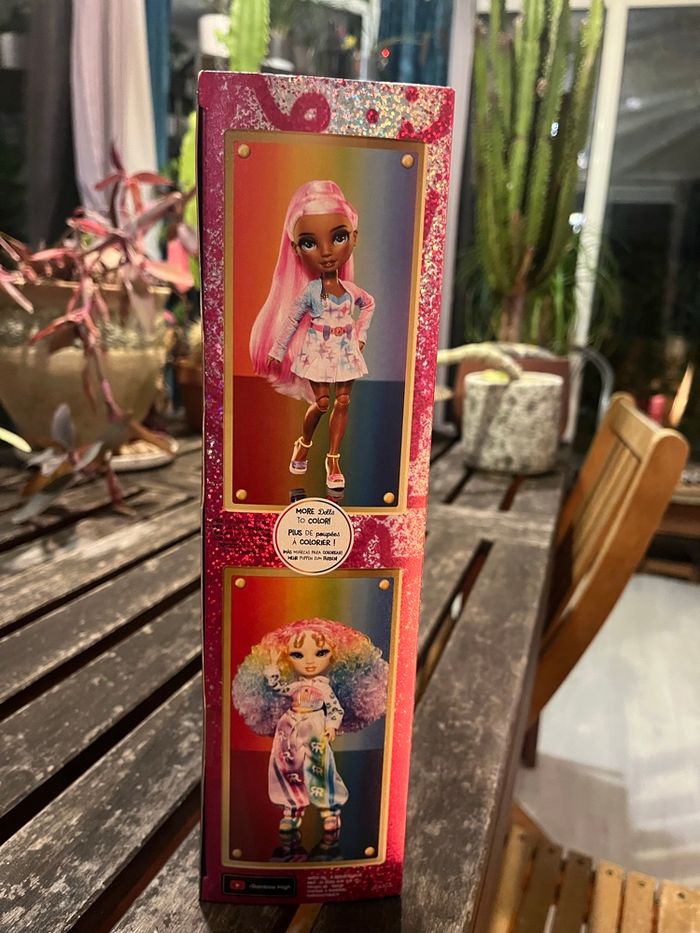 Rainbow high airbrush create blanche neuf scellé - photo numéro 2