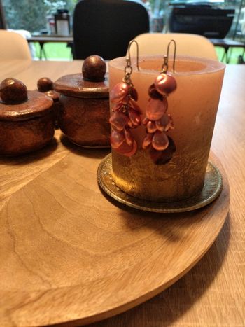 Boucles d'oreilles pendantes nacre Rose