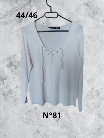 N°81 Haut blanc T44/46. Esmara.