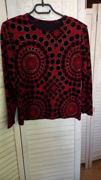 Tunique : manches longues- noir rouge  Taille : 38