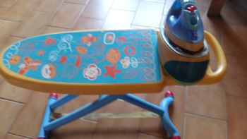 Table à repasser et fer à repasser