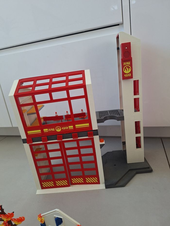 Playmobil pompiers, caserne, maison en feu, camion... - photo numéro 9