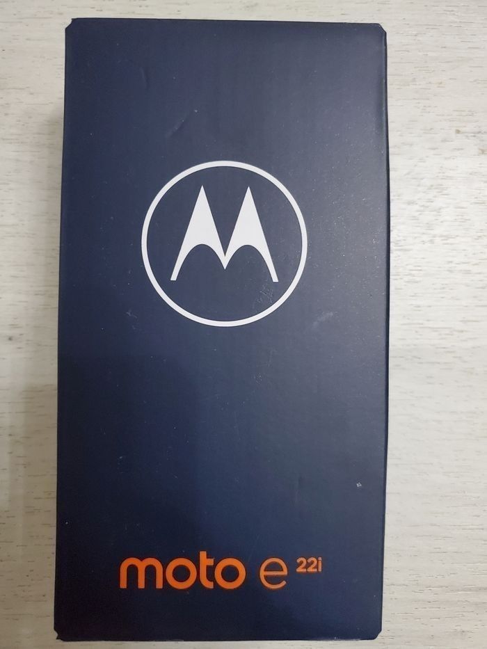 Téléphone portable MOTOROLA E22i 32go Neuf jamais ouvert.