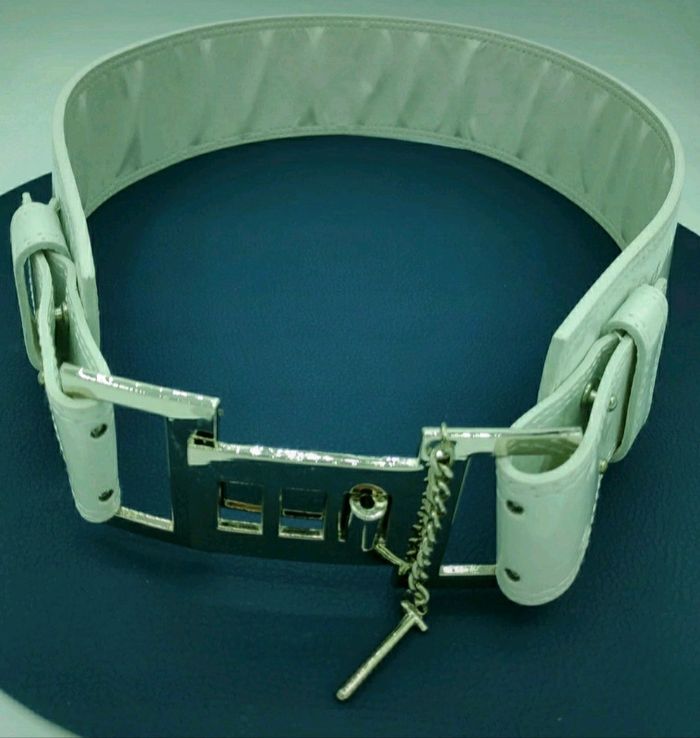 Ceinture blanche Chaine