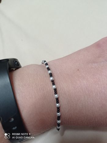 Bracelet perles blanches et noires fait main neuf 