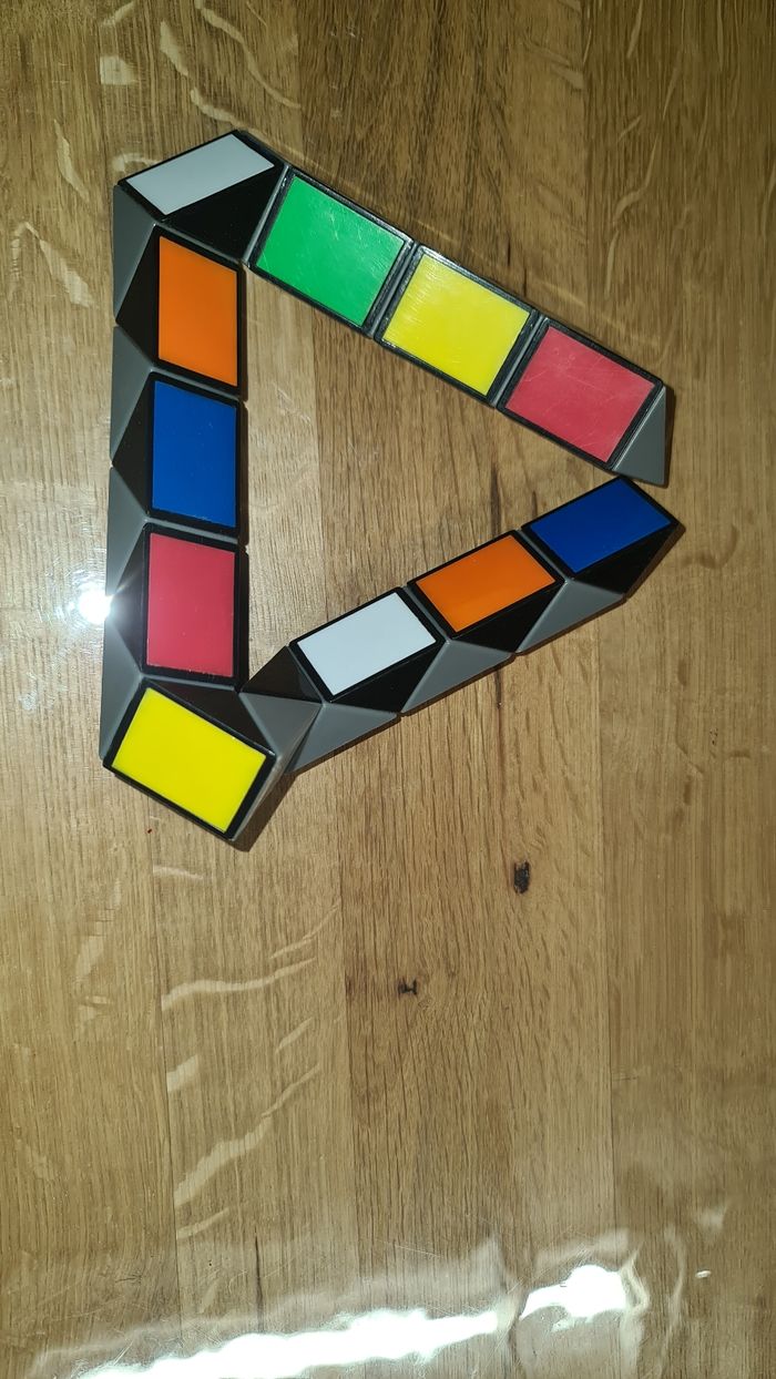 Rubik's snake (serpent),