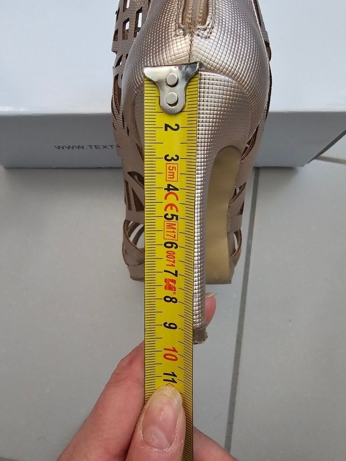 Jolie paires de sandales à talons Texto pointure 36 - photo numéro 8