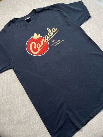 T-shirt Canada