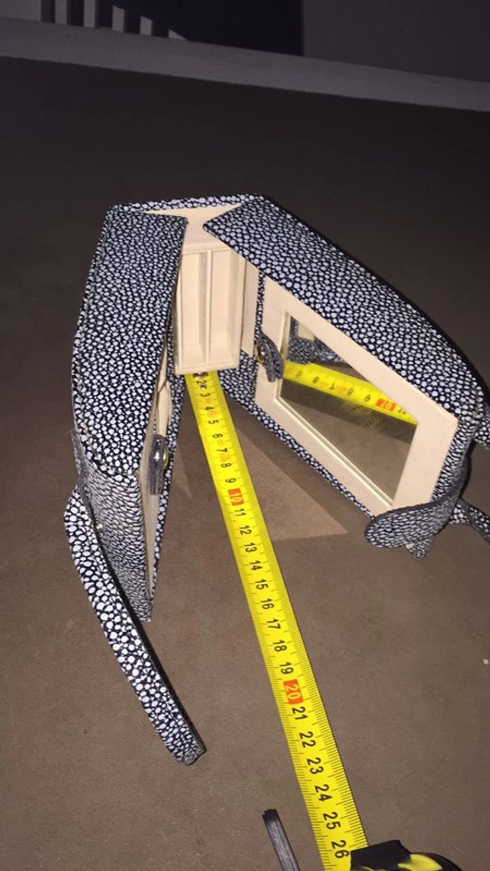 Boîte à bijoux portatif super cuir jamais servi - photo numéro 4