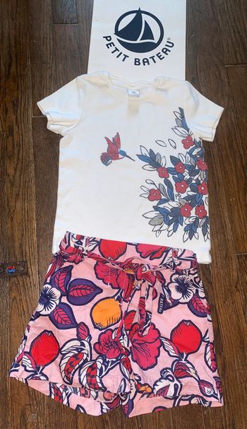 ensemble Petit Bateau 5 ans short en très bon état, tshirt en bon état