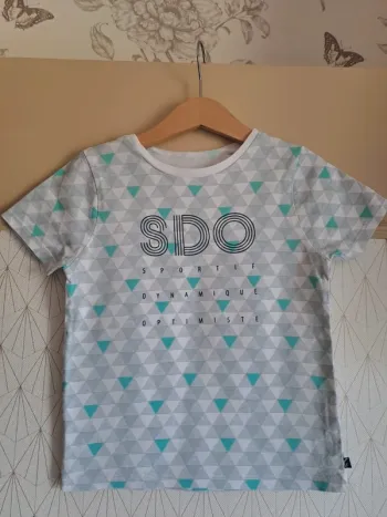 T-shirt garçon 5 ans comme neuf SDO Boys