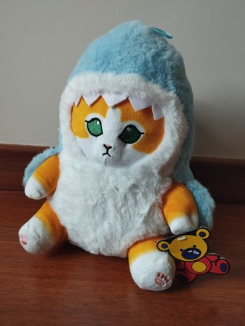 Peluche chat requin