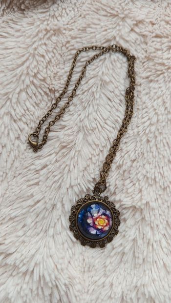 Collier fleur medaillon