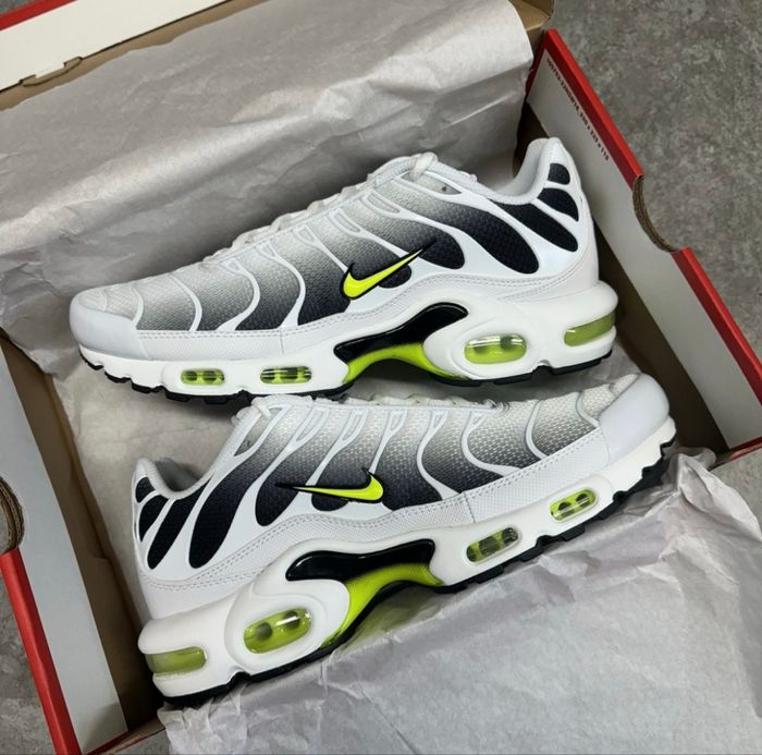 Nike tn blanche gris noir vert 37