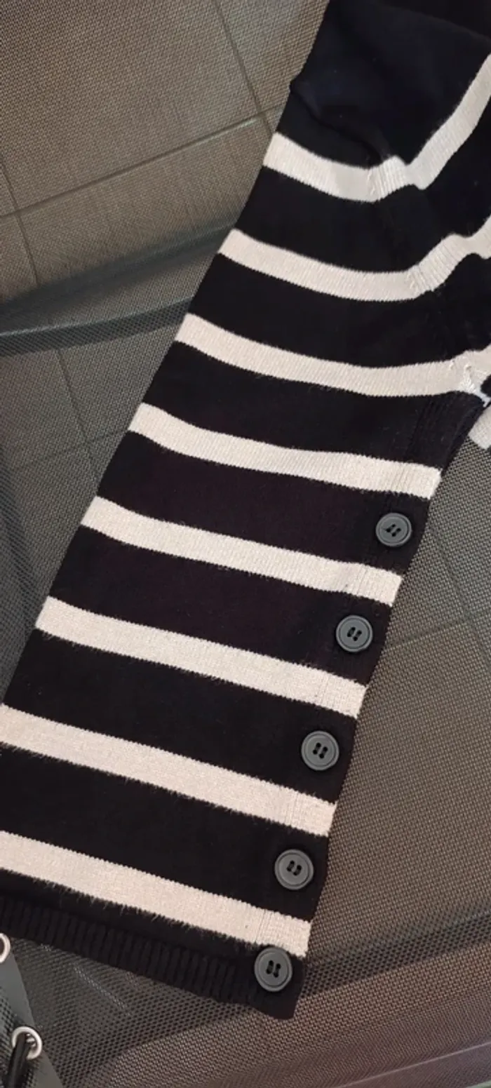 Pull Zara marinière oversize taille M rayé noir et blanc - photo numéro 2