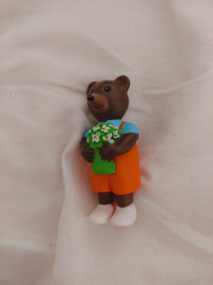 Figurine Petit ours brun au jardin