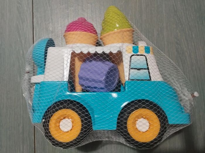Un camion truck, glacier. Pour les enfants de 10 mois à 5 ans. Neuf encore dans son filet. - photo numéro 3