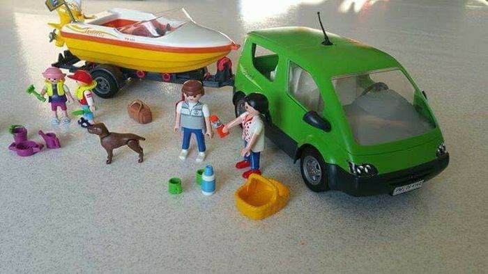 Voiture familiale + remorque porte bateaux Playmobils - photo numéro 3