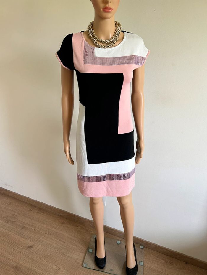 Robe rose noire et blanche à manches courtes Bodyflirt taille 34/36 jamais portée - photo numéro 3