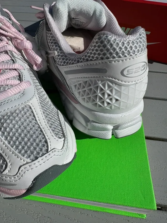 Nike Vomero 5 520 Pack White and Pink Foam 💕 - photo numéro 6