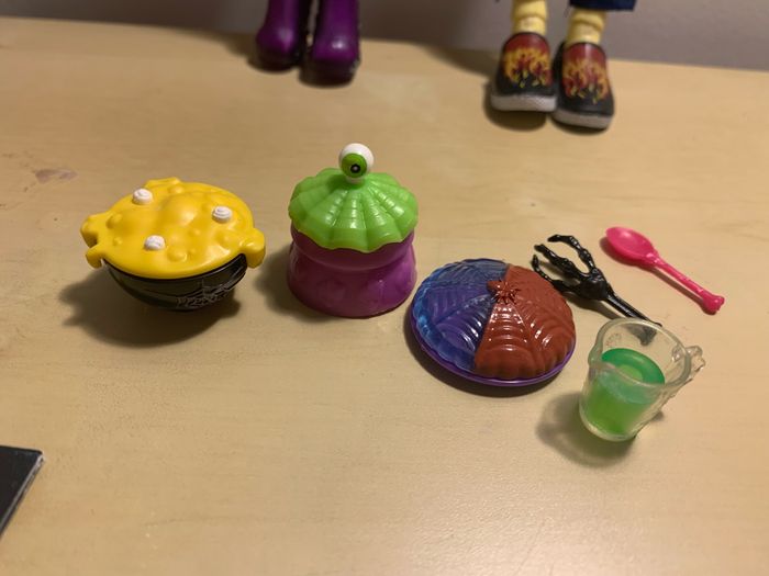 Monster High Classroom Partners Home Ick Abbey Bominable and Health Burns Doll - photo numéro 2