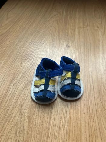 Sandales taille 15/16 neuves