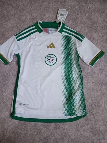 Tee-shirt adidas 8 ans neuf