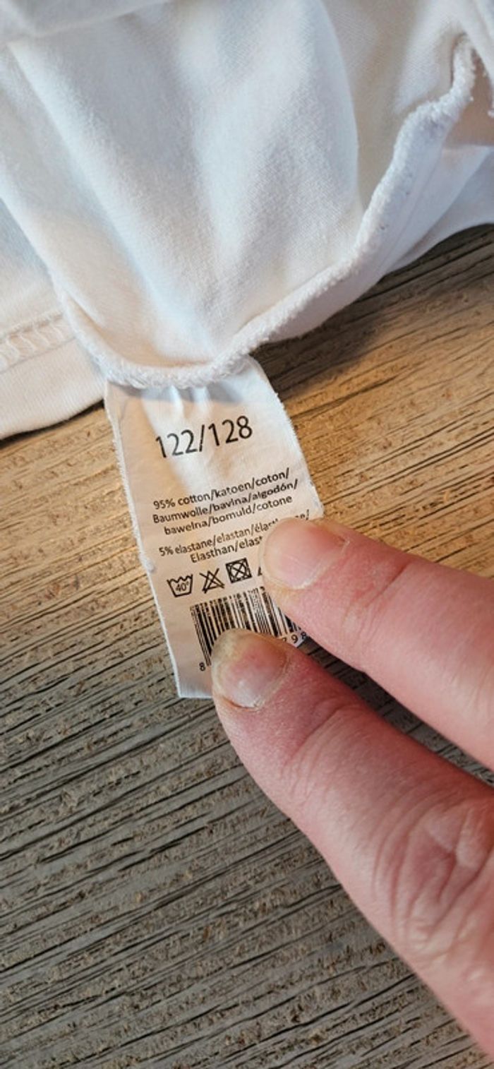 T shirt blanc tout simple, col rond, TQF, 7/8 ans, peu mis - photo numéro 5