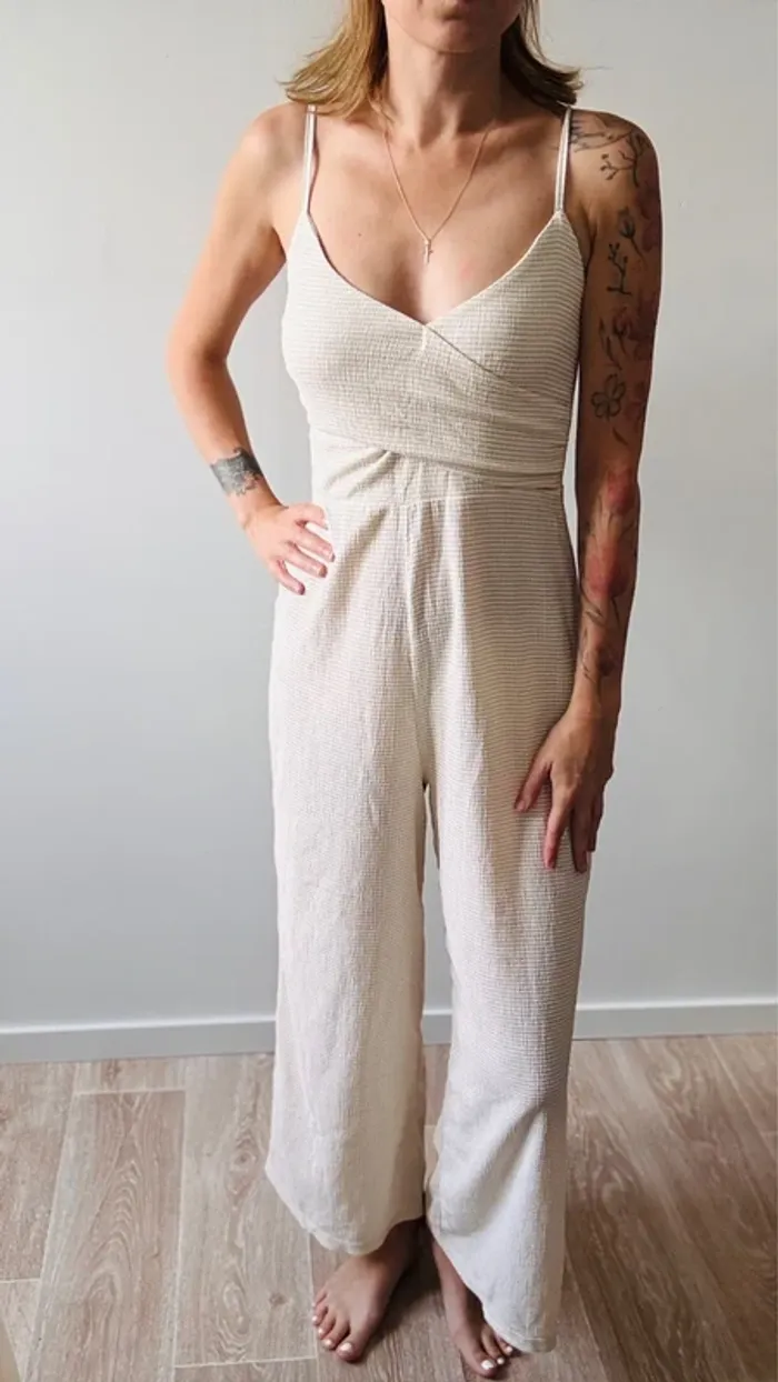 Combinaison beige Stradivarius taille M en parfait état - photo numéro 5