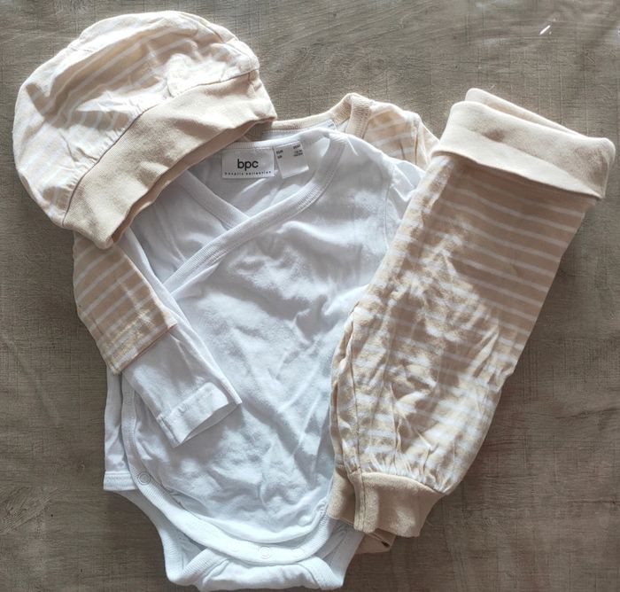 Ensemble 4 pièces body pantalon bonnet bodyflirt neuf taille 1-3 mois blanc beige