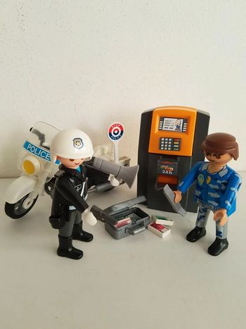 Distributeur orange de billets, policier, moto et voleur Playmobil city action