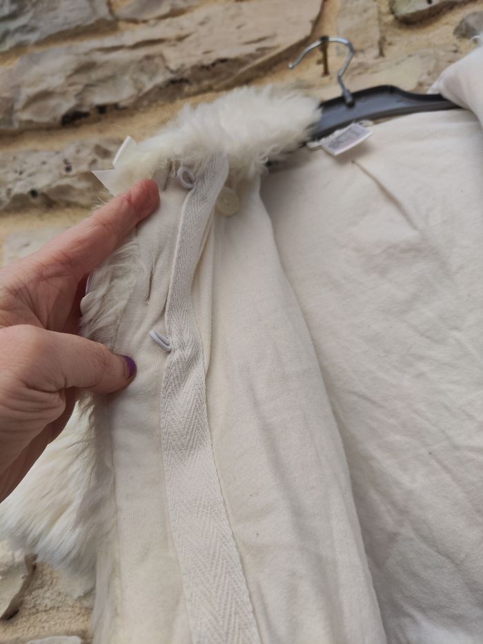 Manteau fourré qui tient chaud 6mois🥵 envoye rapide aujourd'hui ou demain - photo numéro 7