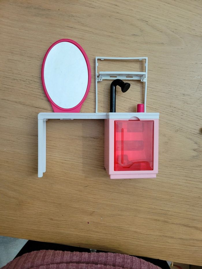 Jouet coiffeuse avec robinet et miroire fonctionne