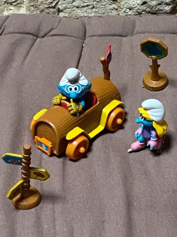 Voiture schtroumpf + 2 figurines