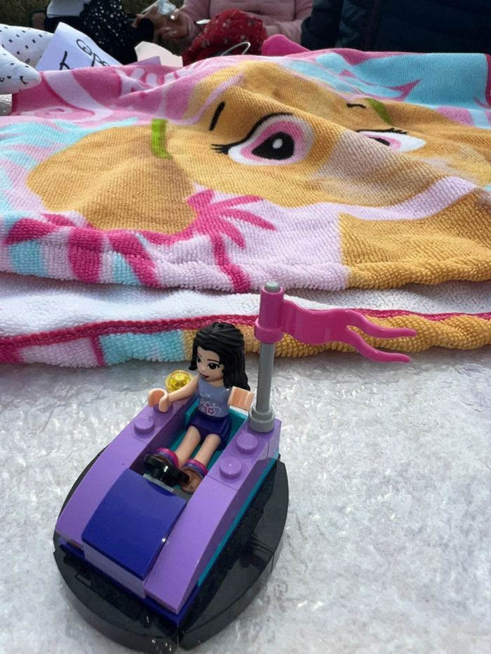 Jeu de construction lego Friends fille auto ramoneuse fête foraine - photo numéro 3